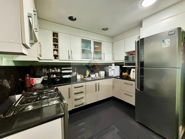 Imagem 8: Apartamento à Venda em Niterói-RJ: 3 Quartos, 1 Suíte e 150m² de Luxo em Icaraí!