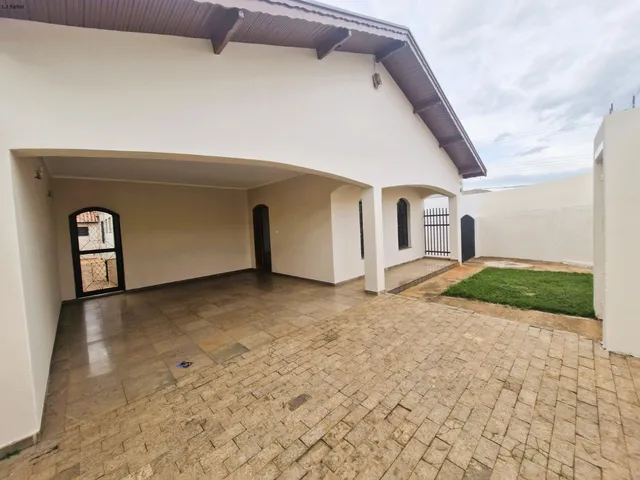 Imagem: Espaçosa Casa à Venda na Vila Grego, Santa