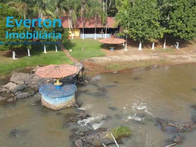 Imagem: Rancho À Venda na Margem do Rio Tijuco