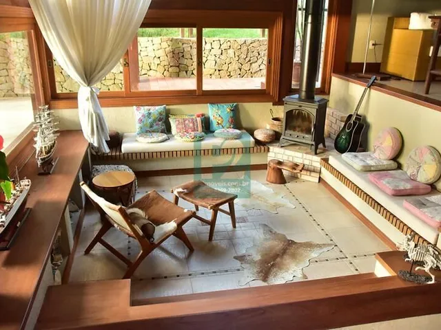Imagem 9: Casa Exclusiva Com Piscina e Vista Panorâmica Para o Mar Em Bombinhas/SC