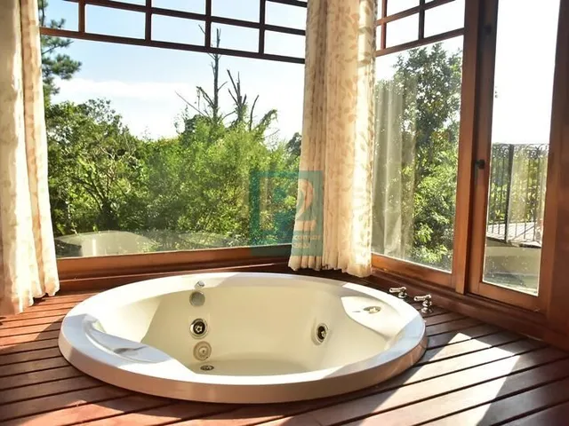 Imagem 3: Casa Exclusiva Com Piscina e Vista Panorâmica Para o Mar Em Bombinhas/SC