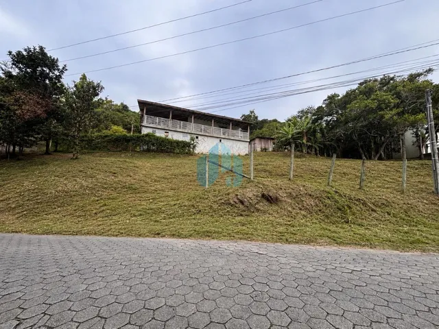 Imagem: O terreno possui 360m² de Área Privada e está localizado