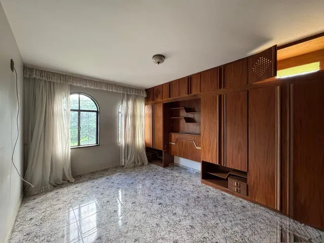 Imagem 4: Espetacular Sobrado à Venda em Goiânia-GO, no Jardim América - 5 Quartos, 2 Suítes, 4