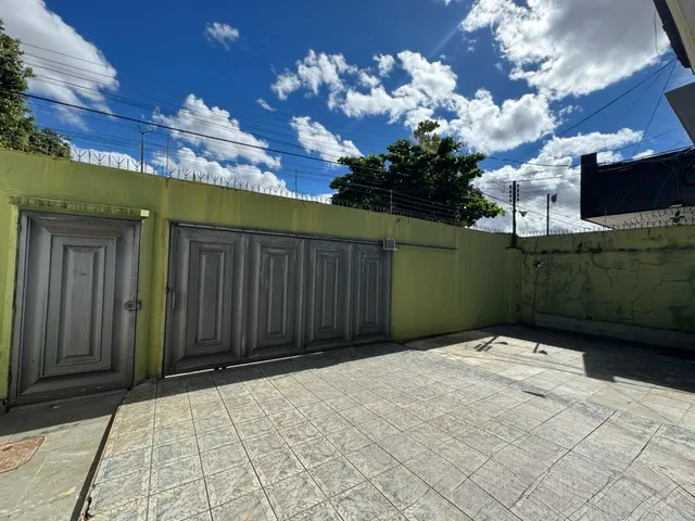 Imagem 2: Espetacular Sobrado à Venda em Goiânia-GO, no Jardim América - 5 Quartos, 2 Suítes, 4