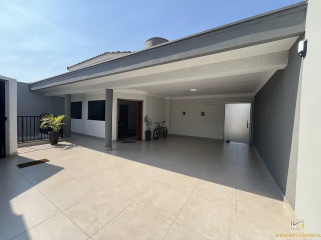 Imagem: A casa possui 5 Dormitórios, 2 Suítes, 2 Banheiros, 2