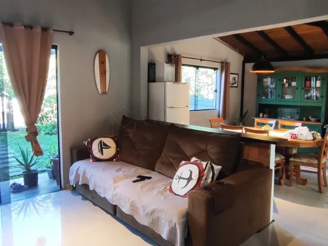 Imagem 3: Linda Casa à Venda em Imbituba-SC, Bairro Ribanceira: 3 quartos, 2 salas, 1 banheiro, 3