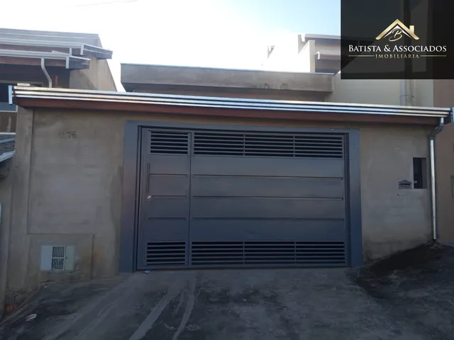 Imagem: A casa possui 2 Dormitórios, 1 Suíte, 1 Banheiro, 2 Vagas