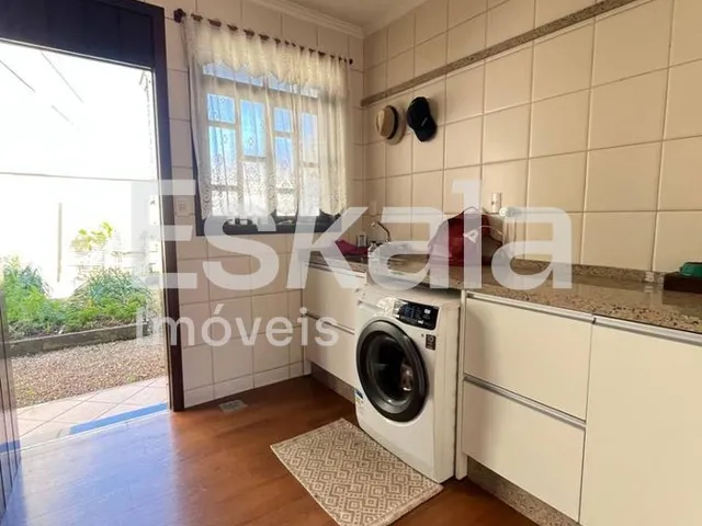 Imagem 2: Casa Alto Padrão Semi-Mobiliada e com Piscina