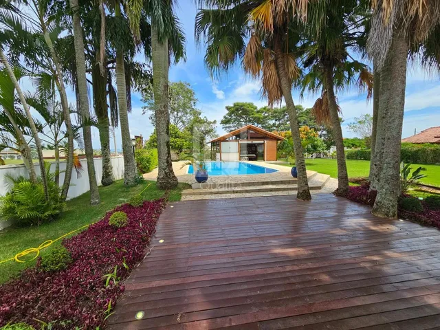 Imagem: A casa em condomínio possui 4 Dormitórios, 1 Suíte, 2