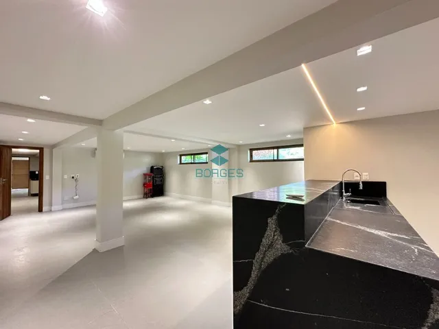 Imagem 12: Casa à venda com 375m², 5 suítes e arquitetura assinada no Condomínio Praia Bella