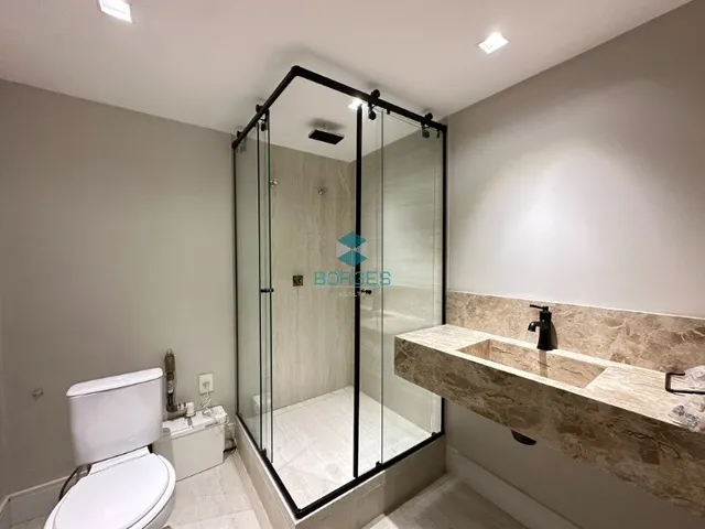 Imagem 11: Casa à venda com 375m², 5 suítes e arquitetura assinada no Condomínio Praia Bella