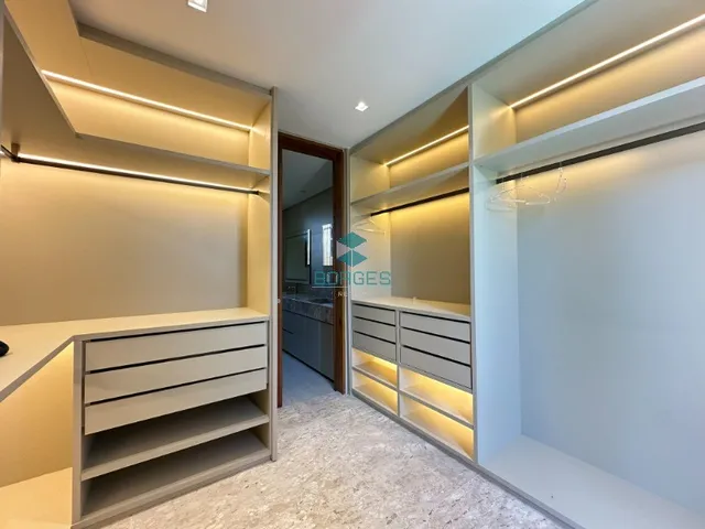 Imagem 8: Casa à venda com 375m², 5 suítes e arquitetura assinada no Condomínio Praia Bella