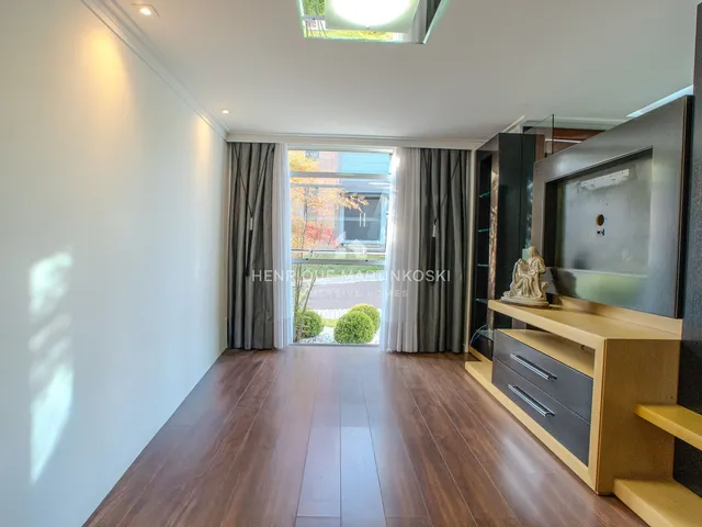Imagem 6: Casa face norte com suíte master, jardim e espaço gourmet em condomínio fechado
