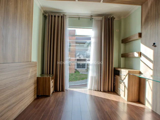Imagem 2: Casa face norte com suíte master, jardim e espaço gourmet em condomínio fechado