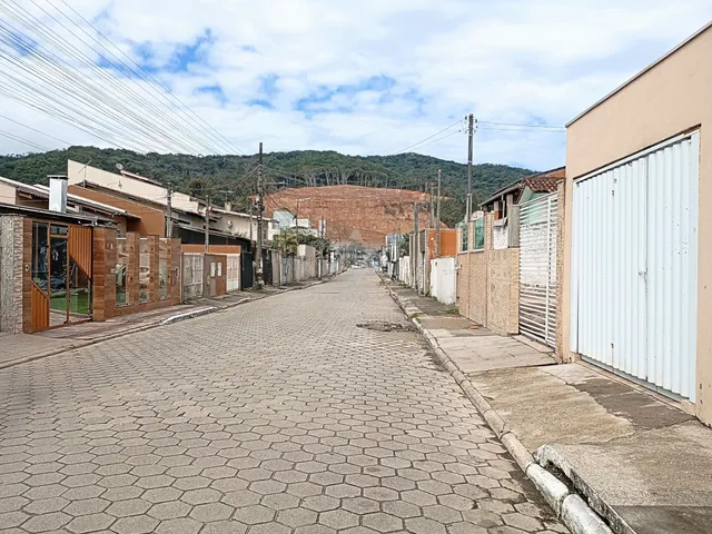 Imagem 2: Casa no Santa Regina: Oportunidade de Sair do Aluguel em Itajaí