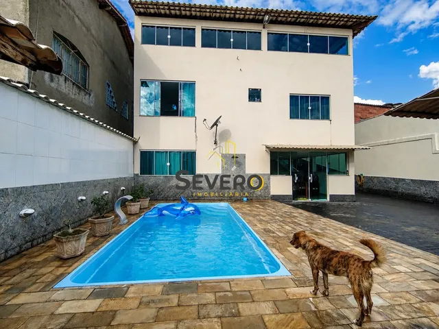 Imagem: A casa possui 10 Dormitórios, 1 Suíte, 3 Banheiros, 2