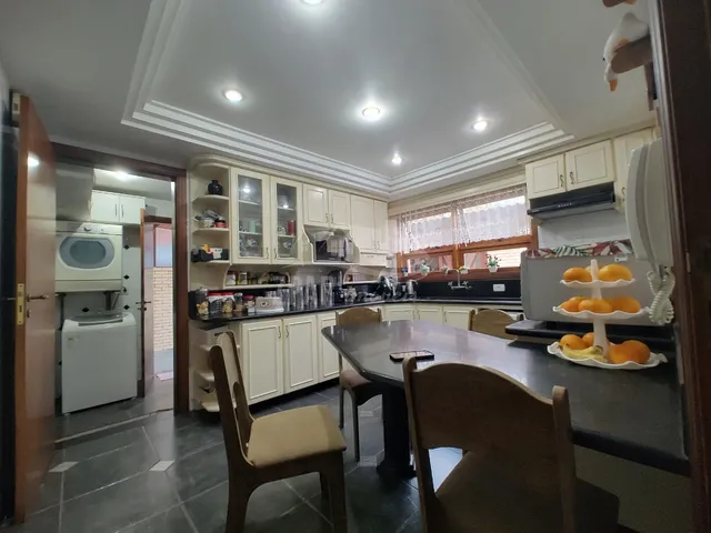 Imagem 6: Imperdível Sobrado com 5 Quartos e 4 Suítes em Ipanema, Porto Alegre-Rs - 247M² 3 Vagas
