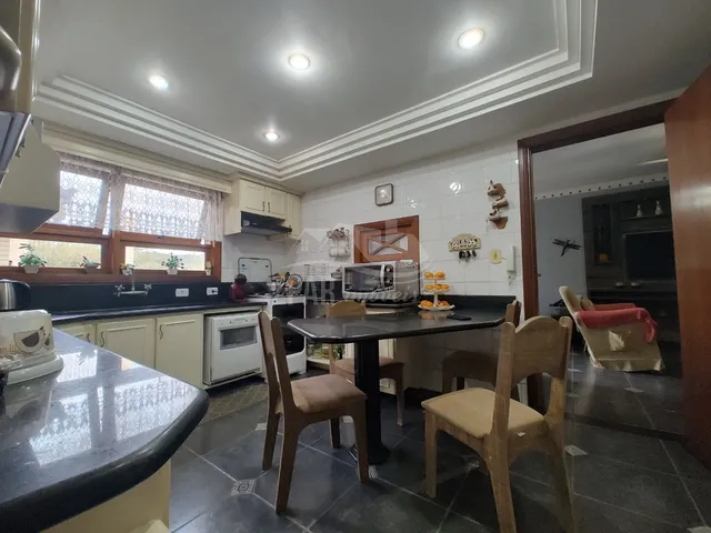 Imagem 3: Imperdível Sobrado com 5 Quartos e 4 Suítes em Ipanema, Porto Alegre-Rs - 247M² 3 Vagas