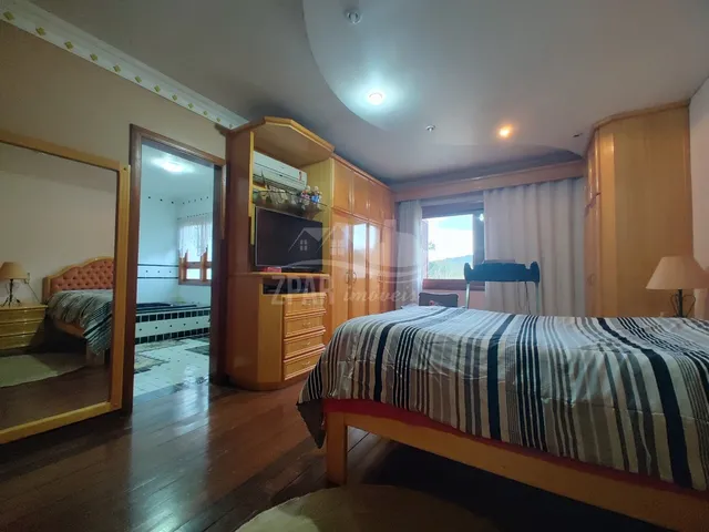 Imagem 5: Imperdível Sobrado com 5 Quartos e 4 Suítes em Ipanema, Porto Alegre-Rs - 247M² 3 Vagas