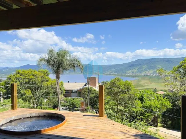 Imagem: A casa possui 2 Dormitórios, 2 Suítes, 3 Banheiros, 2