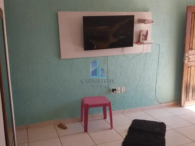 Imagem 2: Imóvel à venda em Esmeraldas-MG: Casa com 2 quartos, 1 sala, 1 banheiro e 1 vaga na