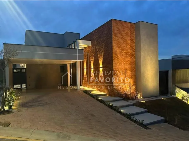 Imagem: A casa em condomínio possui 3 Dormitórios, 3 Suítes, 5