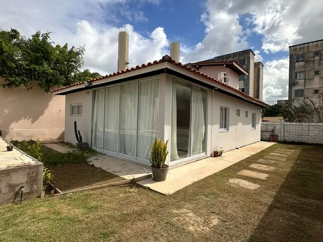 Imagem: Casa em Abrantes solta em rua pública
