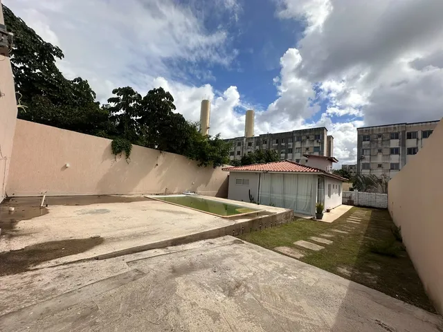 Imagem 9: Casa em Abrantes solta em rua pública