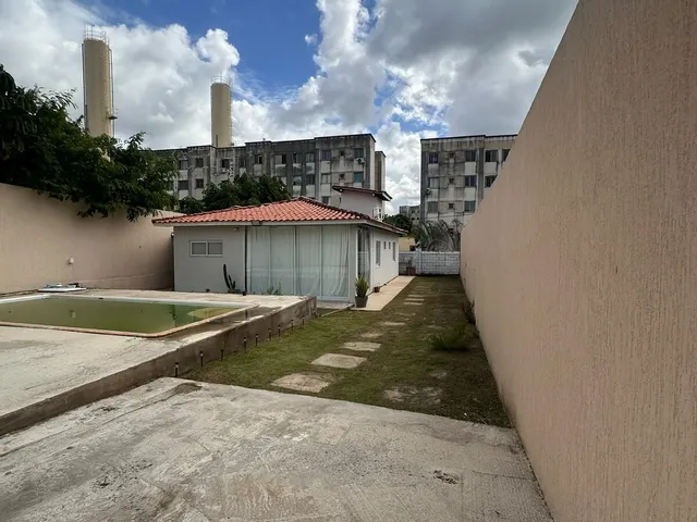 Imagem 13: Casa em Abrantes solta em rua pública