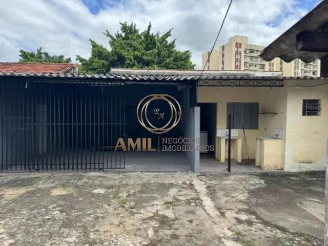 Imagem: A loja possui 1 Banheiro, 4 Vagas na garagem, 173m² de