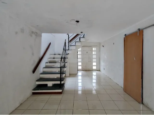 Imagem: Casa à venda em Porto Alegre-RS, bairro