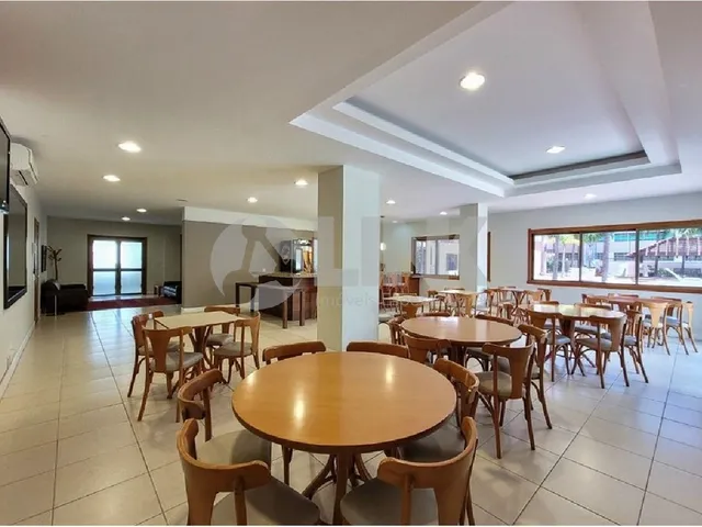 Imagem 14: Espaçoso apartamento de 3 quartos, 1 suíte e 2 salas no bairro Menino Deus em Porto