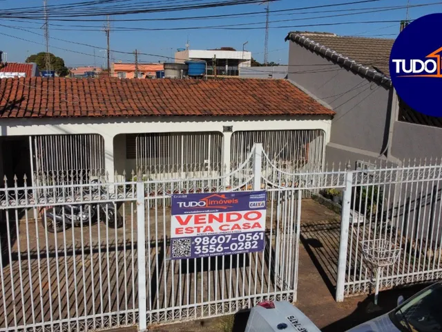 Imagem: A casa possui 2 Dormitórios, 1 Banheiro, 6 Vagas na