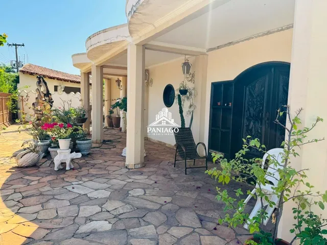 Imagem 14: Casa com 5 quartos sendo 3 suites e 2 salas amplas