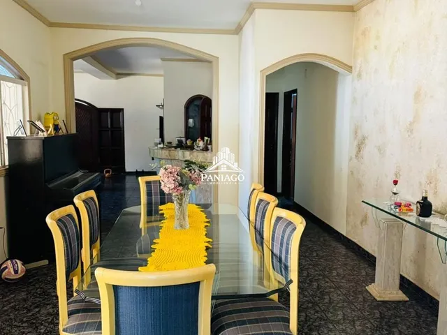 Imagem 6: Casa com 5 quartos sendo 3 suites e 2 salas amplas
