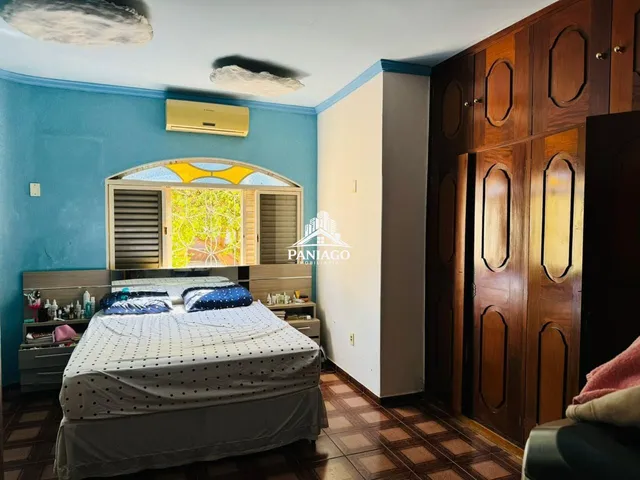 Imagem 4: Casa com 5 quartos sendo 3 suites e 2 salas amplas