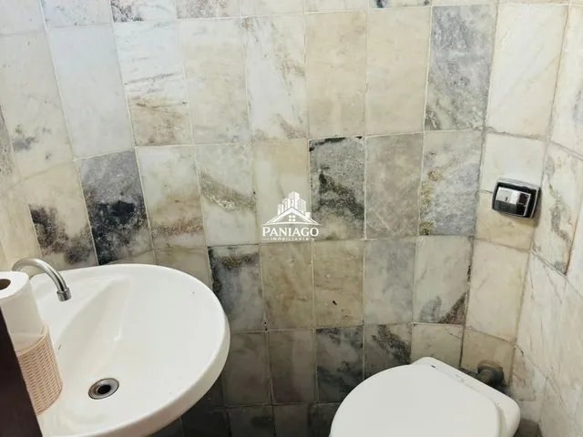 Imagem 2: Casa com 5 quartos sendo 3 suites e 2 salas amplas
