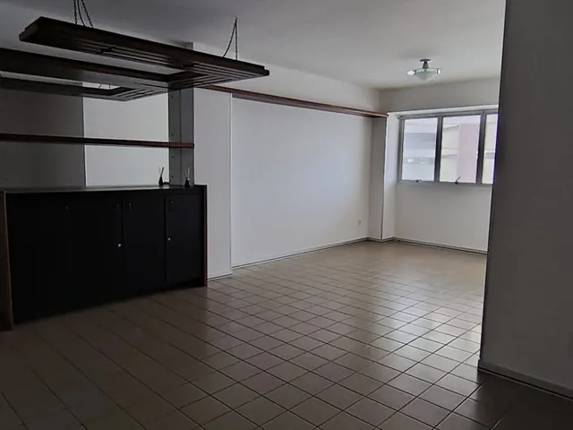 Imagem 7: Apartamento à venda, 3/4 sendo 1 suíte, DCE, 2 vagas de garagem e 50m do mar