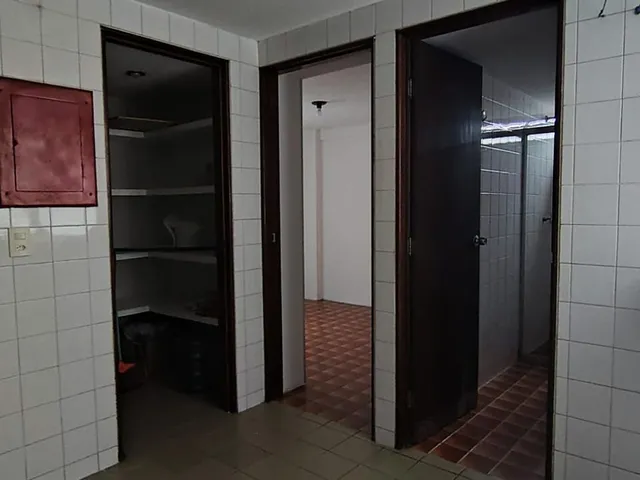 Imagem 5: Apartamento à venda, 3/4 sendo 1 suíte, DCE, 2 vagas de garagem e 50m do mar