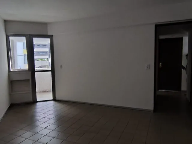 Imagem 13: Apartamento à venda, 3/4 sendo 1 suíte, DCE, 2 vagas de garagem e 50m do mar