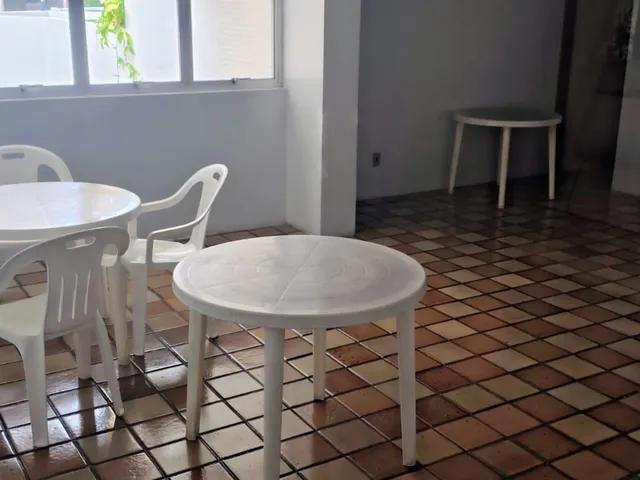 Imagem 2: Apartamento à venda, 3/4 sendo 1 suíte, DCE, 2 vagas de garagem e 50m do mar