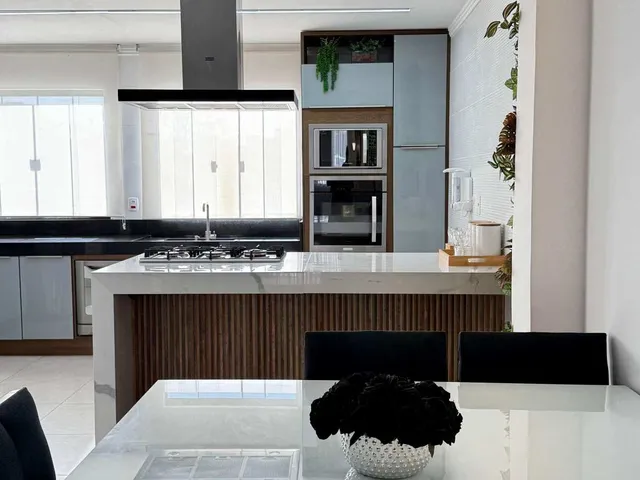 Imagem 6: Casa de 3 quartos, com suíte, closet, varanda e quintal com mais de 100m²