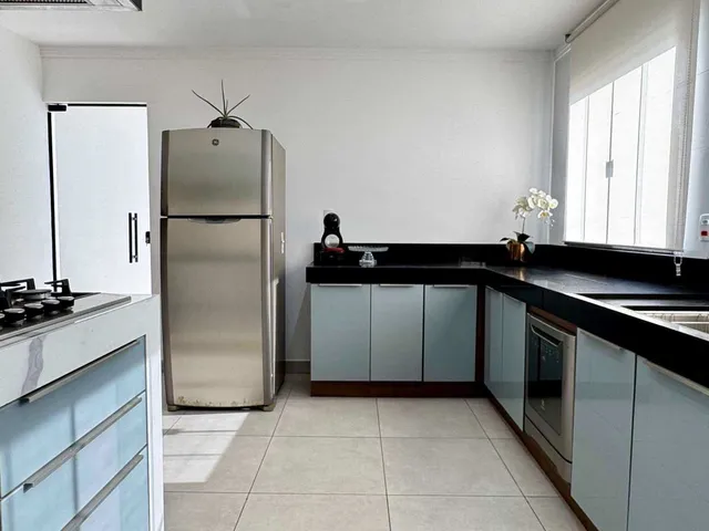 Imagem 9: Casa de 3 quartos, com suíte, closet, varanda e quintal com mais de 100m²