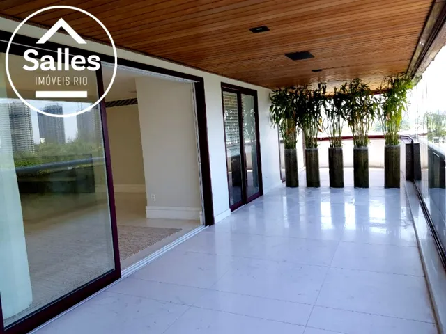 Imagem: A casa possui 5 Dormitórios, 2 Suítes, 7 Banheiros, 3