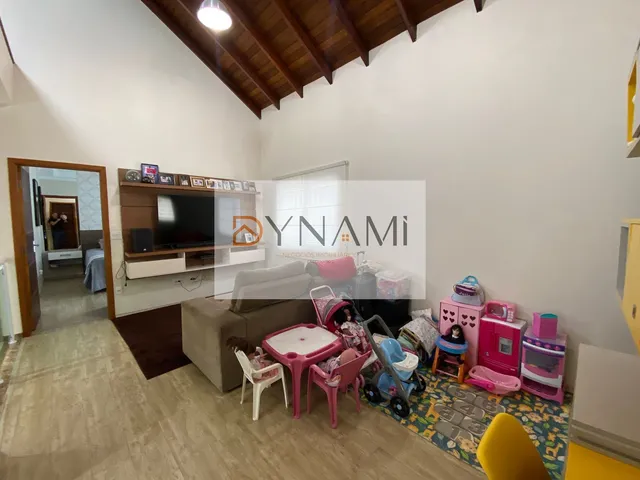 Imagem 3: Maravilhoso Sobrado de esquina com 3 suítes e Living de pé direito duplo no Condomínio
