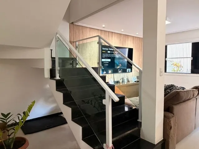 Imagem 3: Vendo excelente casa em Lauro de Freitas, 4/4 sendo 3 suítes, piscina privativa, R