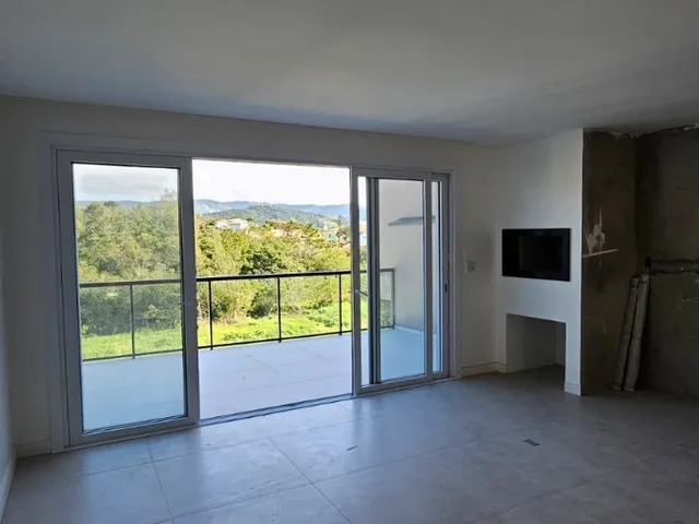 Imagem 3: Casa de luxo à venda em Garopaba-SC, no Centro: 3 suítes, 2 salas, 3.5 banheiros, 2