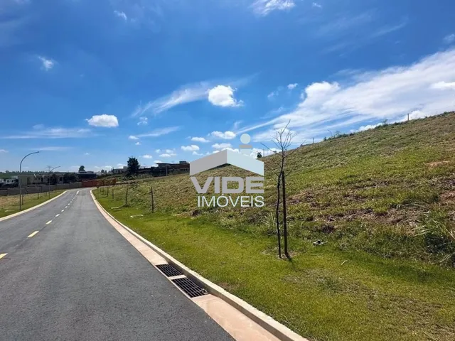 Imagem: O terreno possui 412m² de Área Privada e está localizado