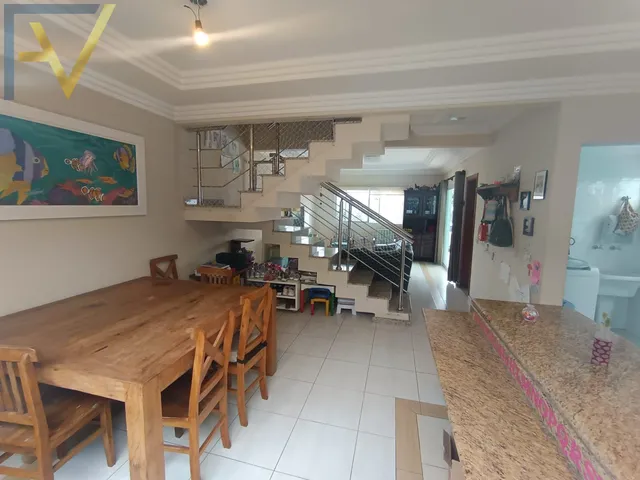 Imagem: A casa possui 3 Dormitórios, 1 Suíte, 4 Banheiros, 2