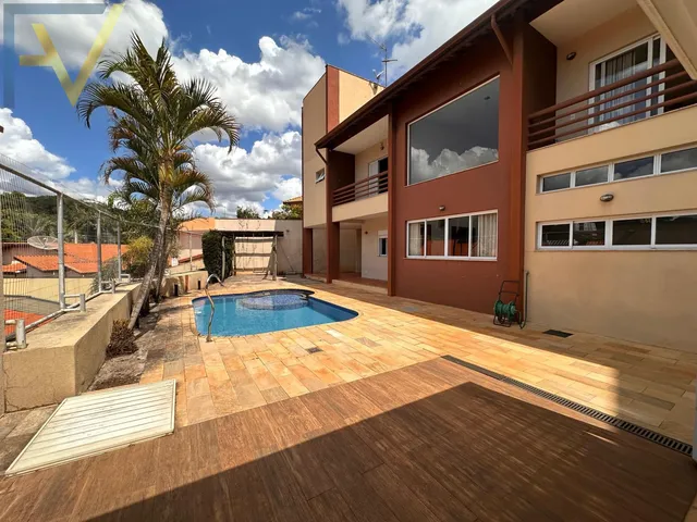 Imagem: Casa com 350M², 3 Suítes e 7 Vagas de